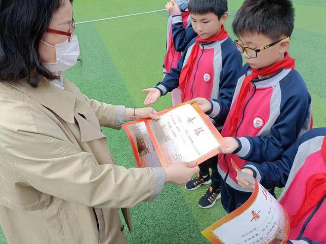 童心向党好少年 劳动技能促成长——潢川县迎宾路小学开展第二届五一劳动技能大赛活动(图9)