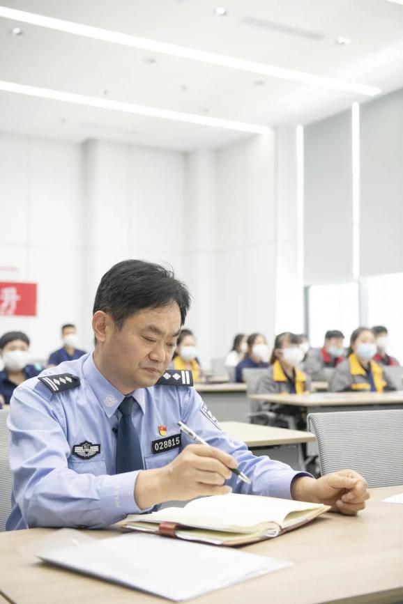 喜讯！北仑这位民警荣获“全国优秀人民警察”称号(图2)