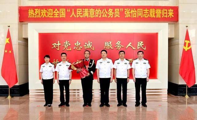 王立朝与兰州公安获全国“人民满意的公务员”称号民警张怡座谈(图4)