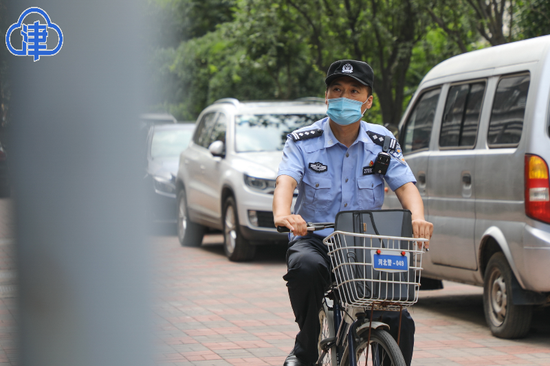 这位荣获全国“人民满意的公务员”称号的警长，有何过人之处？(图3)