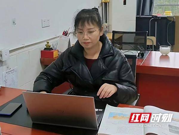 湘钢一中一教师被授予“莲城教育名师”荣誉称号(图1)